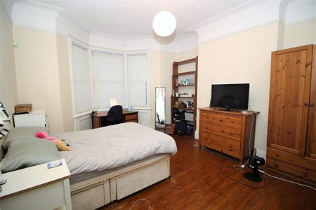 2 bedroom Student Flat to rent in Dinsdale Road, Sandyford, Newcastle Upon Tyne NE2 - Photo 5