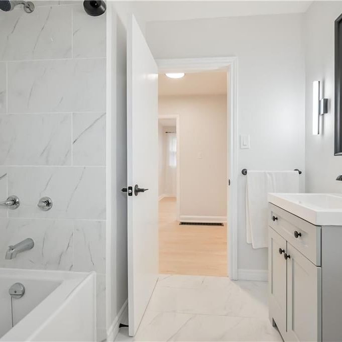 For Lease - 738 Mohawk Road Unit# Upper, Hamilton, Ontario - Photo 1