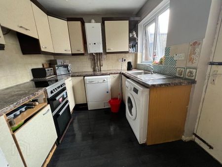 40 Iveagh Drive, Belfast, BT12 6AY - Photo 5