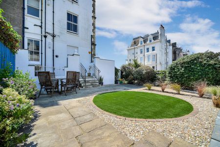 2 bedroom apartment to rent Kingsway, Hove, East Sussex, BN3 - Photo 4