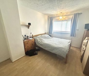 3 bedroom end of terrace house to rent - Photo 4