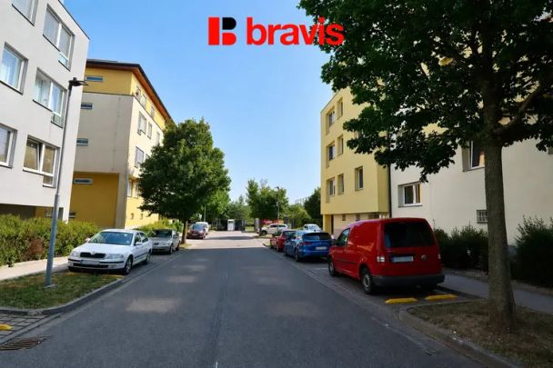 Pronájem bytu 3+kk, Šlapanice u Brna, ul. Brněnská Pole, terasa se zahrádkou, garážové stání - Fotografie 1