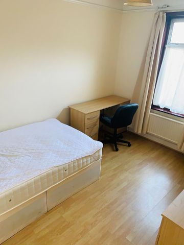 5 bedroom terraced house to rent - Photo 3