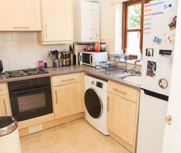 2 bedroom terraced house to rent - Photo 4