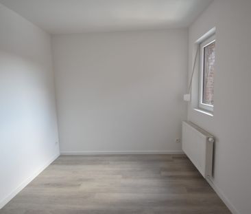 Instapklare halfopen woning met grote tuin en werkruimte. - Photo 2