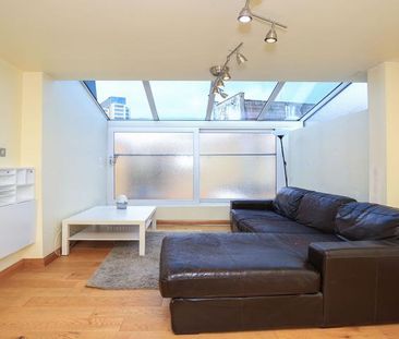 Recently refurbished two double bedroom flat minutes to Archway Tube. - Photo 3