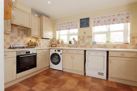 2 bedroom flat to rent - Photo 4