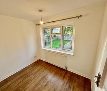 5 bedroom semi-detached house to rent - Photo 2