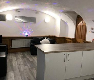12 bedroom house share to rent - Photo 1