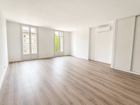 Location Appartement 3 pièces 68m² MARSEILLE 1er - Photo 2