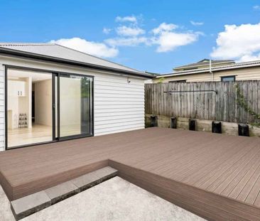 Charming Home - Photo 1