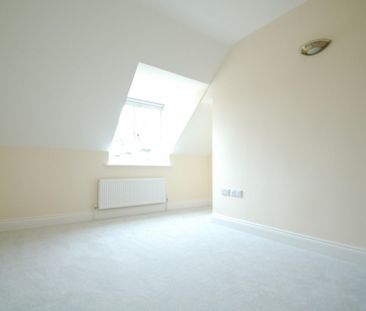 Barn Court, High Wycombe, Buckinghamshire,HP12 - Photo 2