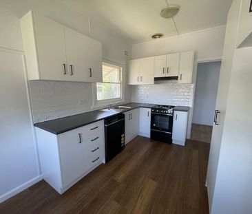 Tidy 3 Bedroom Home - Photo 2