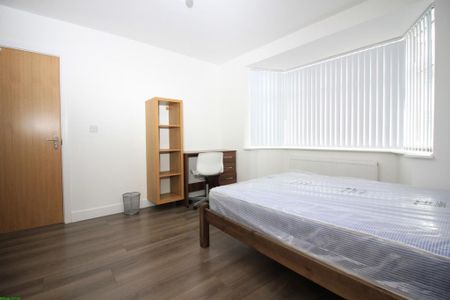 5 bedroom terraced house to rent - Photo 4