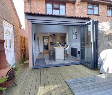 2 bedroom semi-detached house to rent - Photo 3