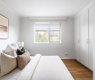 Light-Filled Apartment in a Prime Kew Location - Photo 5