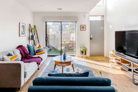 Great Location - Photo 2