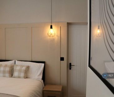 3 bedroom flat to rent - Photo 3