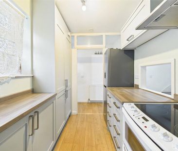 2 bedroom maisonette to rent - Photo 2