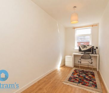 2 bed Flat for Rent - Photo 4