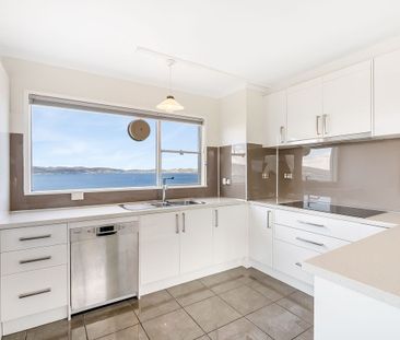 Stunning 2 Bedroom Apartment with Water Views - Photo 6