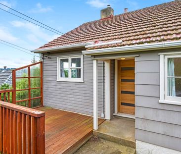 Charming 2 Bedroom Home In Green Island - Photo 1