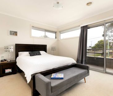 37 Outhwaite Road, Heidelberg Heights VIC 3081 - Photo 5