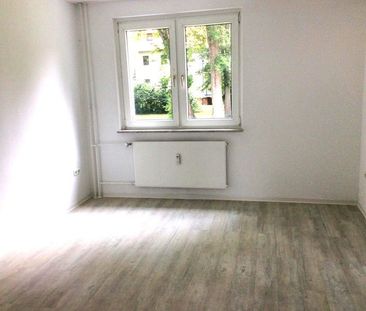 Kurzfristig beziehbare Erdgeschosswohnung mit Balkon - Foto 1