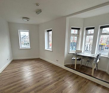 £825 PCM, Spacious One Bedroom First Floor Flat with Shared Garden ... - Photo 3