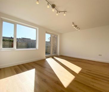 3 bedroom terraced house to rent - Photo 3