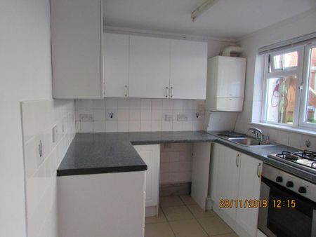 2 bedroom terraced house to rent - Photo 4
