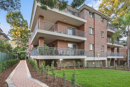 2 Bedroom, 2 Bathroom unit in quiet & leafy May Street - Photo 2