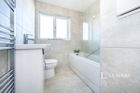 3 bedroom property to rent Challacombe, Furzton, Milton Keynes, MK4 - Photo 4