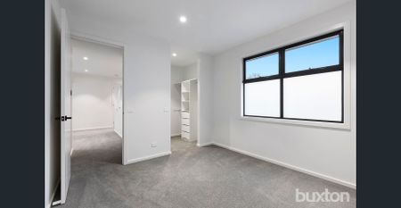 AS NEW & BRILLIANTLY ACCOMMODATING! - Photo 3