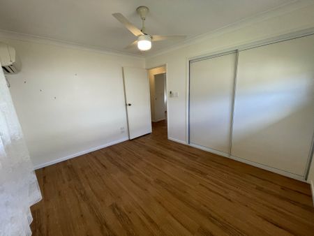 3 Bedroom brick Great location - Photo 4