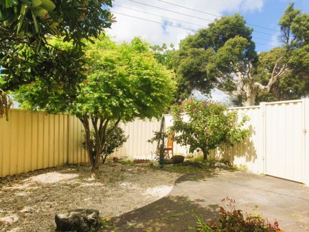 Glen Waverley Secondary Zone-Spacious Three-Bedroom Unit - Photo 2