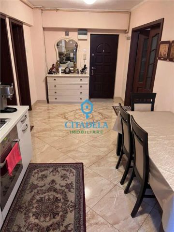 Apartament 2 camere Cetate bulevardul Transilvaniei 350 eur - Photo 4