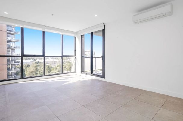 Luxury Two-Bedroom Residence with Panoramic District Views - Photo 1