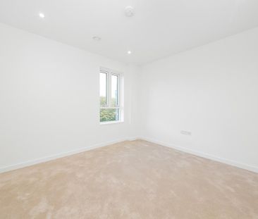 3 bedroom flat to rent - Photo 4