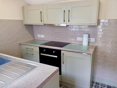 3 bedroom terraced house to rent - Photo 4