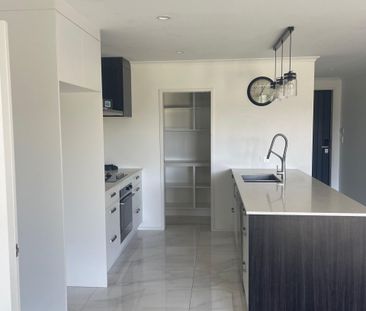 Spacious 4-Bedroom Family Home in Pokeno - Photo 6