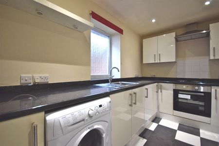 2 bedroom flat to rent - Photo 4