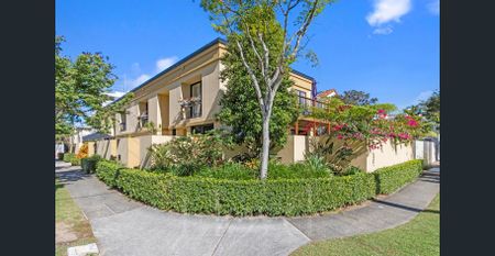 38 Tedder Avenue, Main Beach – Available from 8th December - Photo 5