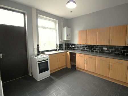 Terraced House to rent on - Photo 2