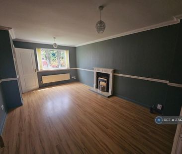 3 bedroom semi-detached house to rent - Photo 2