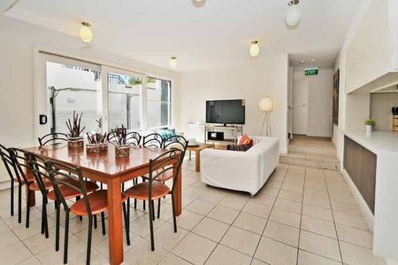 Room 11 (Ensuite) - Photo 2