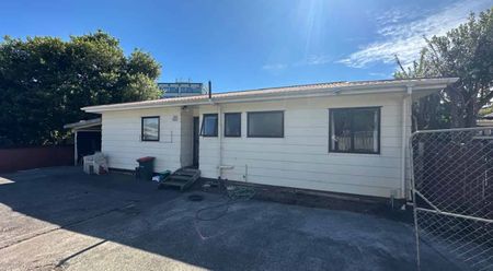 Spacious 3-Bedroom Home for Rent in Otahuhu, Auckland - Photo 3