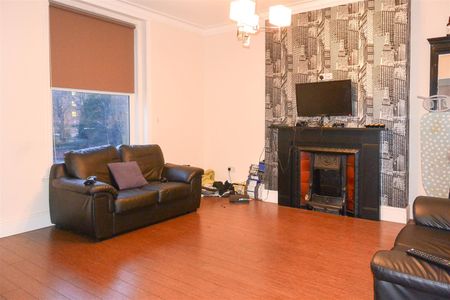 Flat 1, 16 Ash Grove, Hyde Park, Leeds, LS6 1AY - Photo 2