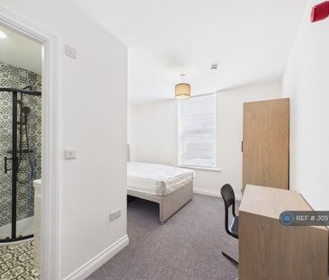 1 bedroom in a house share to rent - Photo 1
