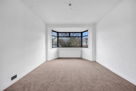 4 bedroom semi-detached house to rent - Photo 4